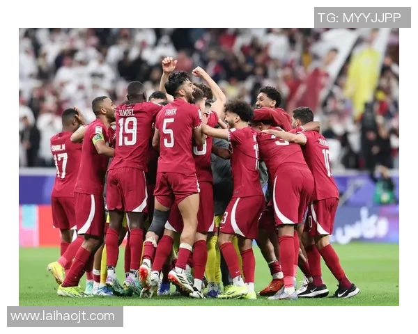 卡塔尔足球球星精彩瞬间展现赛场风采与激情 卡塔尔足球球星精彩瞬间展现赛场风采与激情