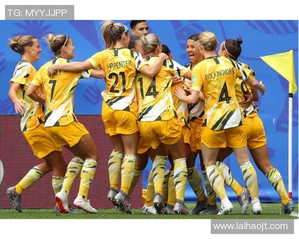 双星闪耀绿茵场 聚焦足球世界中的顶级明星与精彩对决 双星闪耀绿茵场 聚焦足球世界中的顶级明星与精彩对决