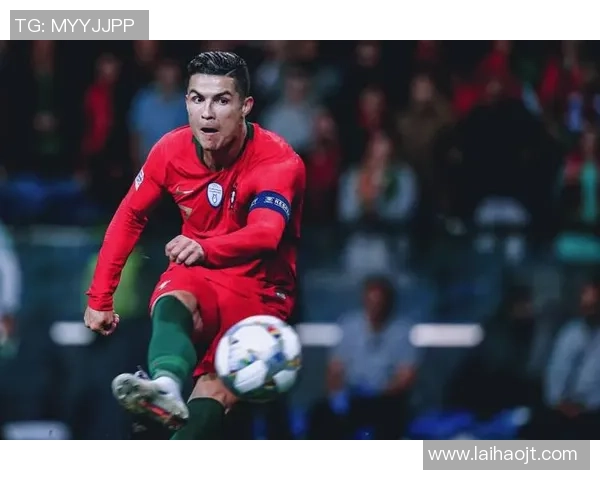 聚焦当下最炙手可热足球巨星解析竞技风采与未来发展方向