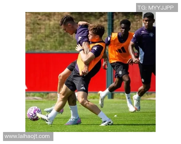 足球巨星加练全程曝光展现自律与拼搏精神激励无数球迷