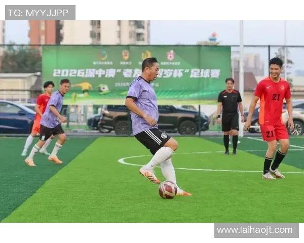 足球星光璀璨时刻：回顾那些令人难忘的欢乐瞬间与精彩瞬间