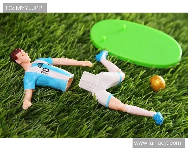 足球球星手办礼盒限量版精美收藏套装 引领球迷时尚潮流